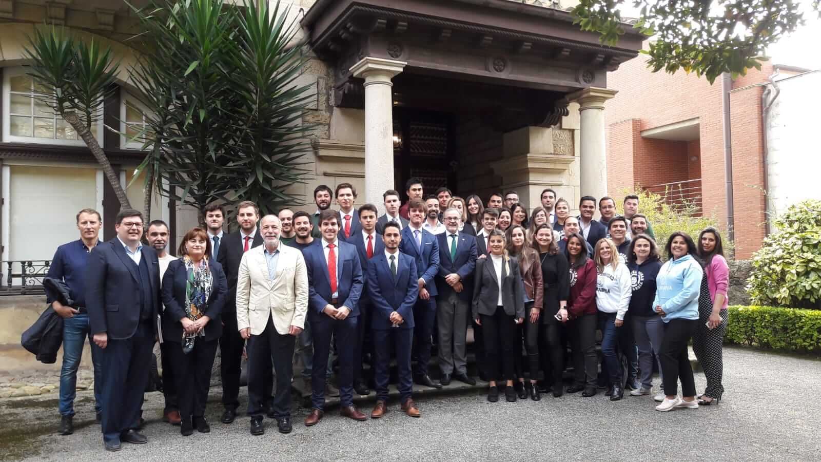 Estudiantes de la segunda versión del Magíster en Banca y Mercados Financieros PUCV realizaron Pasantía Académica Internacional en España