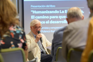 presentación del libro “Humanizando la Economía” en CEA PUCV