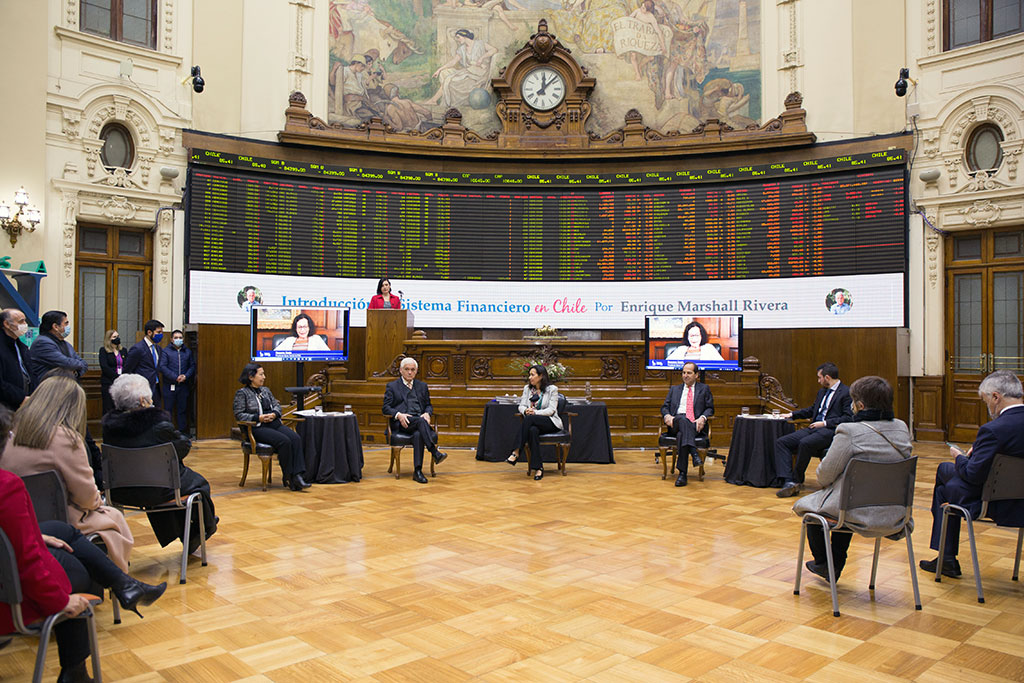 foto nota Bolsa De Santiago y Pontificia Universidad Católica de Valparaíso presentaron libro de Enrique Marshall sobre Educación Financiera.