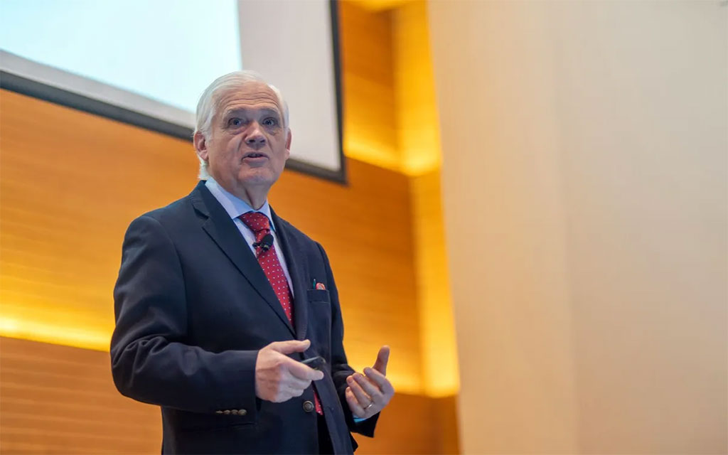 PUCV celebra entrega de certificados del Diplomado en Gestión de Instituciones Financieras foto nota Enrique Marshall: "La educación financiera no es solo enseñarles a las personas cómo se calcula una tasa de interés"